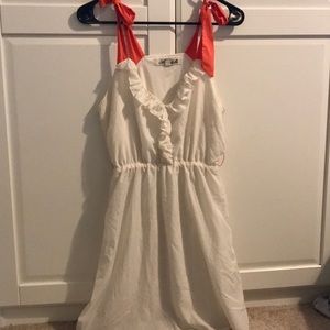 Whit dress with orange straps!